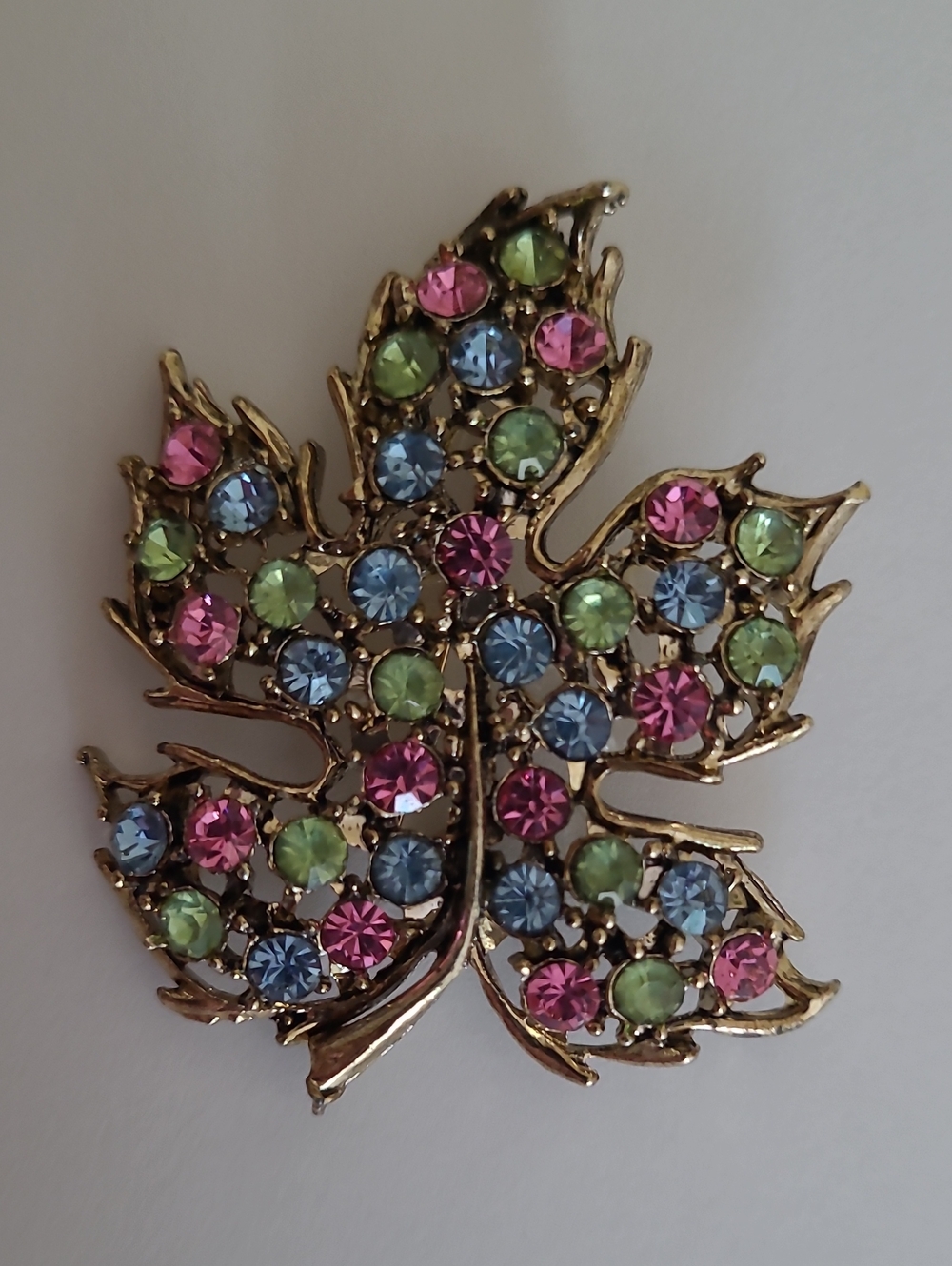 Vintage Unsigned Pastel Rhinestone Openwork Leaf Brooch Pin